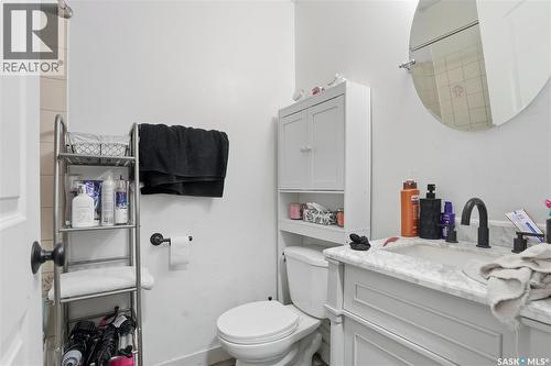 119 - 121 Olmstead Road, Saskatoon, SK - Indoor Photo Showing Bathroom