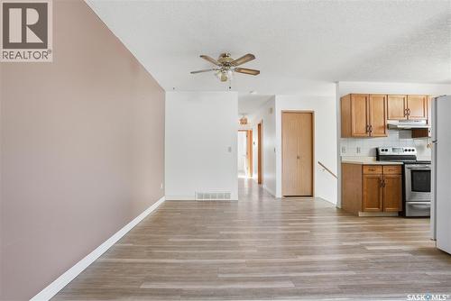 119 - 121 Olmstead Road, Saskatoon, SK - Indoor Photo Showing Kitchen
