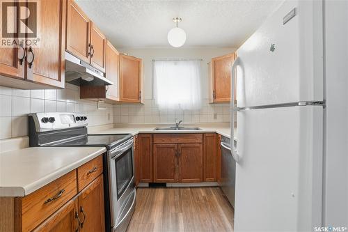 119 - 121 Olmstead Road, Saskatoon, SK - Indoor Photo Showing Kitchen With Double Sink