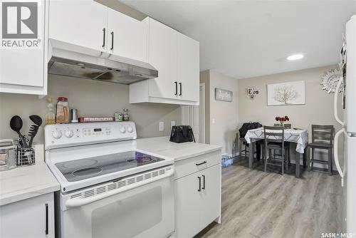 119 - 121 Olmstead Road, Saskatoon, SK - Indoor Photo Showing Kitchen