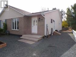 64 Farrell CRES  Elliot Lake, ON P5A 3M9