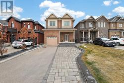 29 MEMORIAL COURT Bradford West Gwillimbury, ON L3Z 4H5