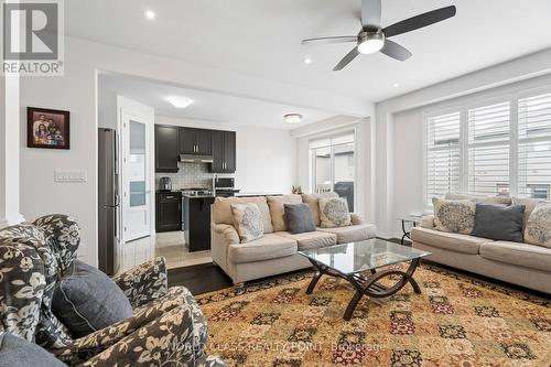 4073 Healing Street, Lincoln, ON - Indoor Photo Showing Living Room
