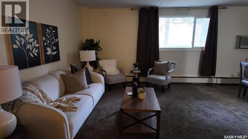 12 51 Centennial Street, Regina, SK - Indoor Photo Showing Living Room