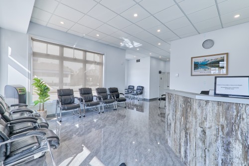 Commerce - 1120 Boul. Du Curé-Labelle, Blainville, QC - Indoor