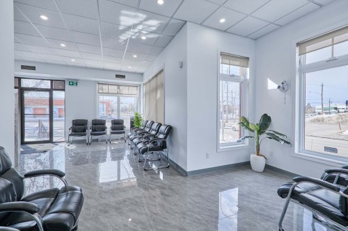 Commerce - 1120 Boul. Du Curé-Labelle, Blainville, QC - Indoor