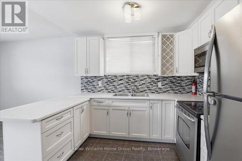 118 Chandler Drive, Kitchener, ON - Indoor Photo Showing Kitchen With Double Sink With Upgraded Kitchen