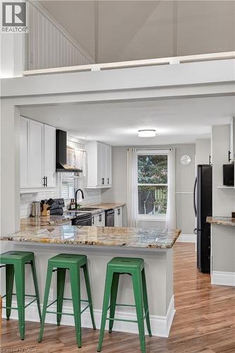 486 East 38Th Street, Hamilton, ON - Indoor Photo Showing Kitchen