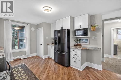 486 East 38Th Street, Hamilton, ON - Indoor Photo Showing Kitchen