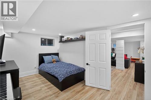 486 East 38Th Street, Hamilton, ON - Indoor Photo Showing Bedroom