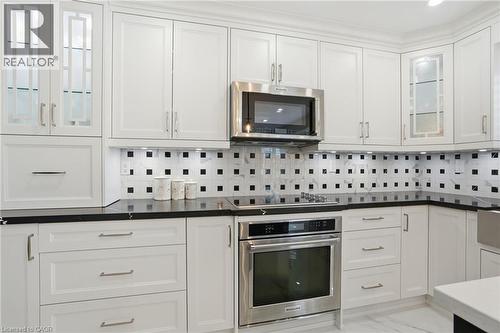 3192 Colebrook Court, Mississauga, ON - Indoor Photo Showing Kitchen