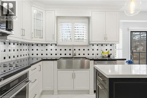 3192 Colebrook Court, Mississauga, ON - Indoor Photo Showing Kitchen