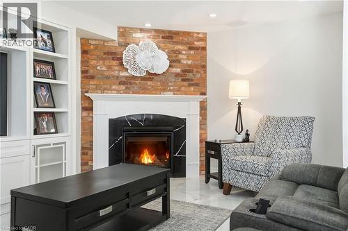 3192 Colebrook Court, Mississauga, ON - Indoor Photo Showing Living Room With Fireplace