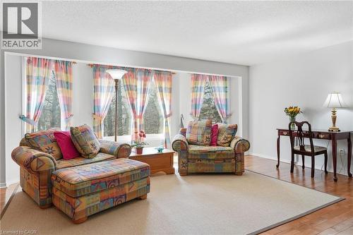 3192 Colebrook Court, Mississauga, ON - Indoor Photo Showing Living Room