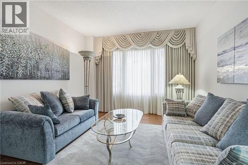 3192 Colebrook Court, Mississauga, ON - Indoor Photo Showing Living Room