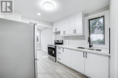 86 Adair Avenue S, Hamilton, ON - Indoor Photo Showing Kitchen