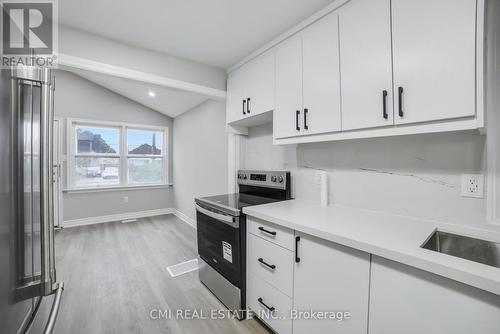 86 Adair Avenue S, Hamilton, ON - Indoor Photo Showing Kitchen
