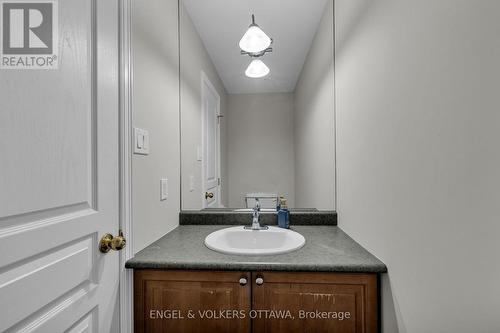 145 Manorhill Private, Ottawa, ON - Indoor Photo Showing Bathroom