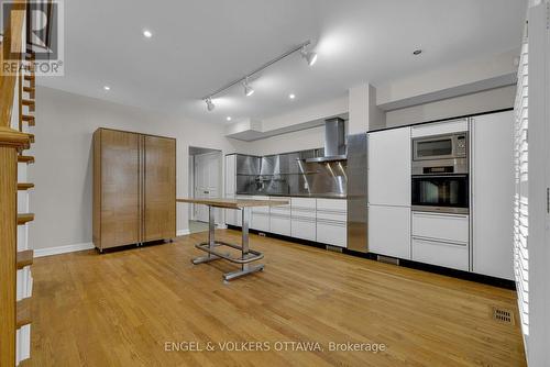 145 Manorhill Private, Ottawa, ON - Indoor Photo Showing Kitchen