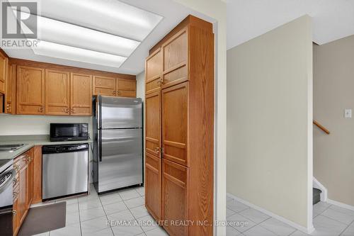 231 Harriot Private, Ottawa, ON - Indoor Photo Showing Kitchen
