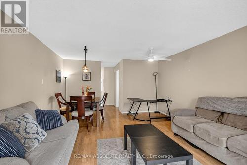 231 Harriot Private, Ottawa, ON - Indoor Photo Showing Living Room