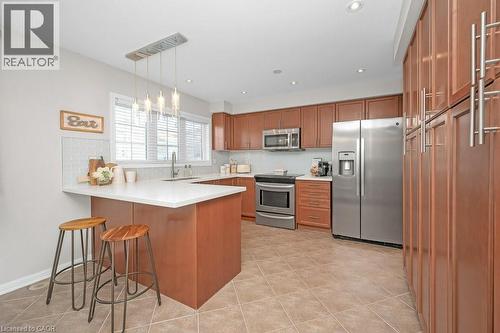 Breakfast Bar - 3140 Edgar Avenue, Burlington, ON - Indoor Photo Showing Kitchen
