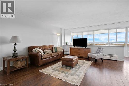 24 Midland Drive Unit# 708, Kitchener, ON - Indoor Photo Showing Living Room