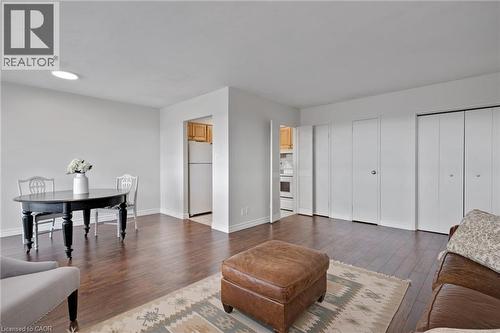 24 Midland Drive Unit# 708, Kitchener, ON - Indoor Photo Showing Living Room