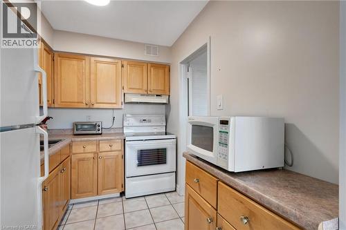 24 Midland Drive Unit# 708, Kitchener, ON - Indoor Photo Showing Kitchen