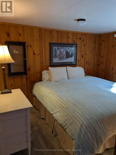 1063 Whiteside Road, Muskoka Lakes (Medora), ON - Indoor Photo Showing Bedroom