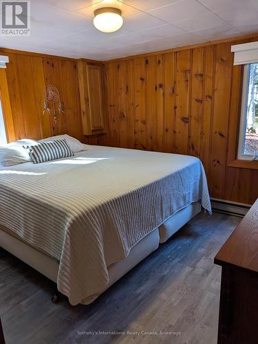 1063 Whiteside Road, Muskoka Lakes (Medora), ON - Indoor Photo Showing Bedroom