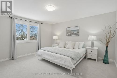 1995 Kerns Road, Burlington, ON - Indoor Photo Showing Bedroom