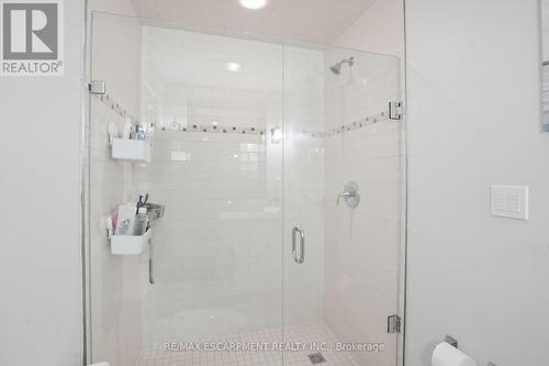 1995 Kerns Road, Burlington, ON - Indoor Photo Showing Bathroom