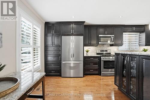1995 Kerns Road, Burlington, ON - Indoor Photo Showing Kitchen With Upgraded Kitchen