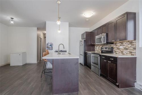 20 37 Willow Street, Mitchell, MB - Indoor Photo Showing Kitchen With Upgraded Kitchen