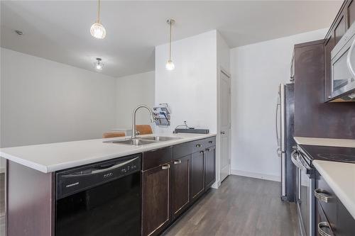 20 37 Willow Street, Mitchell, MB - Indoor Photo Showing Kitchen With Double Sink