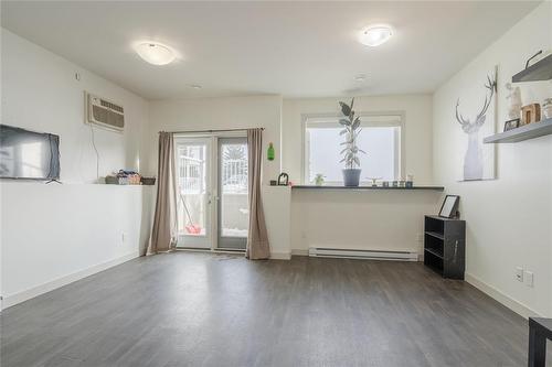 20 37 Willow Street, Mitchell, MB - Indoor Photo Showing Other Room