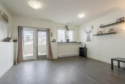 20 37 Willow Street, Mitchell, MB - Indoor Photo Showing Other Room