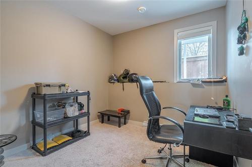 20 37 Willow Street, Mitchell, MB - Indoor