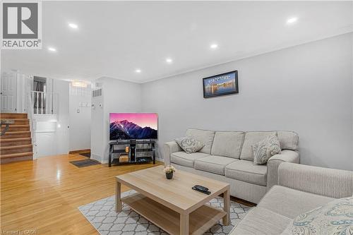 2 Envoy Boulevard, Hamilton, ON - Indoor Photo Showing Living Room