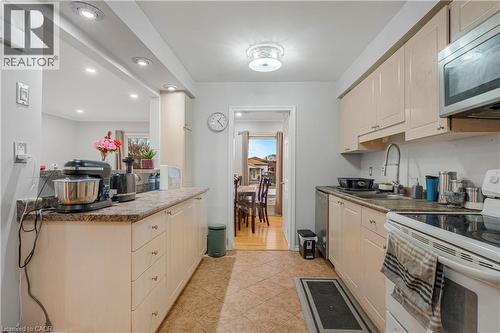 2 Envoy Boulevard, Hamilton, ON - Indoor Photo Showing Kitchen