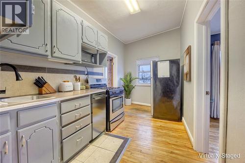 1548 St. Clair Parkway Unit# 1 Upper, St Clair, ON - Indoor Photo Showing Kitchen