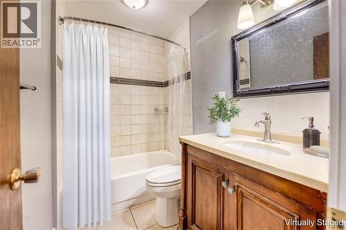 1548 St. Clair Parkway Unit# 1 Upper, St Clair, ON - Indoor Photo Showing Bathroom