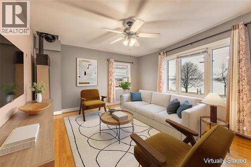 1548 St. Clair Parkway Unit# 1 Upper, St Clair, ON - Indoor Photo Showing Living Room