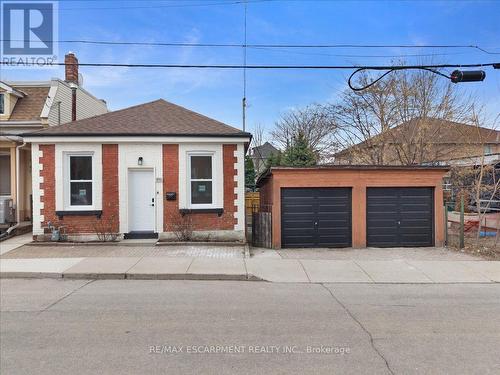 215 RAY STREET N  Hamilton, ON L8R 2Y3