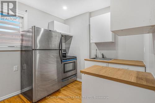2 Envoy Boulevard, Hamilton, ON - Indoor Photo Showing Kitchen