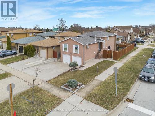 2 Envoy Boulevard, Hamilton, ON - Outdoor