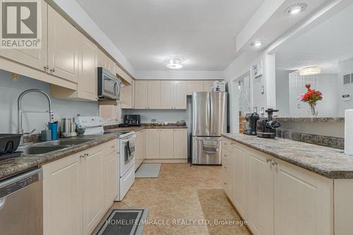 2 Envoy Boulevard, Hamilton, ON - Indoor Photo Showing Kitchen