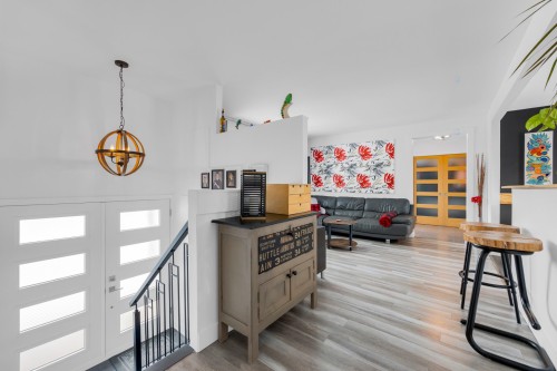 Hall d'entrée/Vestibule - 777 Rue Des Plaines, Saint-Eustache, QC - Indoor Photo Showing Other Room