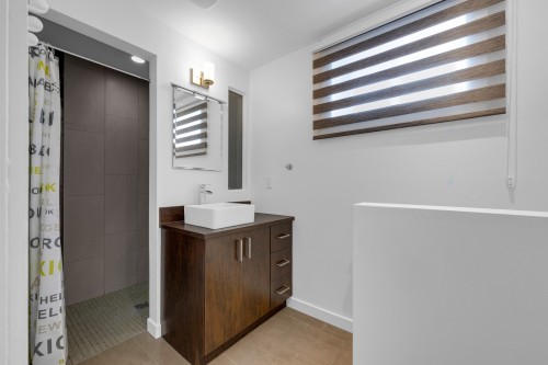 Salle de bains - 777 Rue Des Plaines, Saint-Eustache, QC - Indoor Photo Showing Other Room